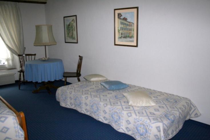 Hotel Zum Alten Schweizer Twann Стая снимка